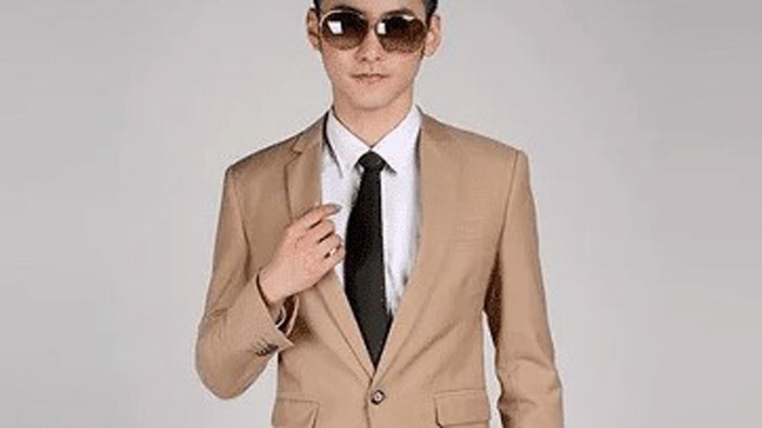 3. Model Baju Setelan Jas Coklat dan Kemeja Putih