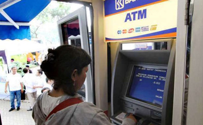 1. Datangi ATM BRI Terdekat